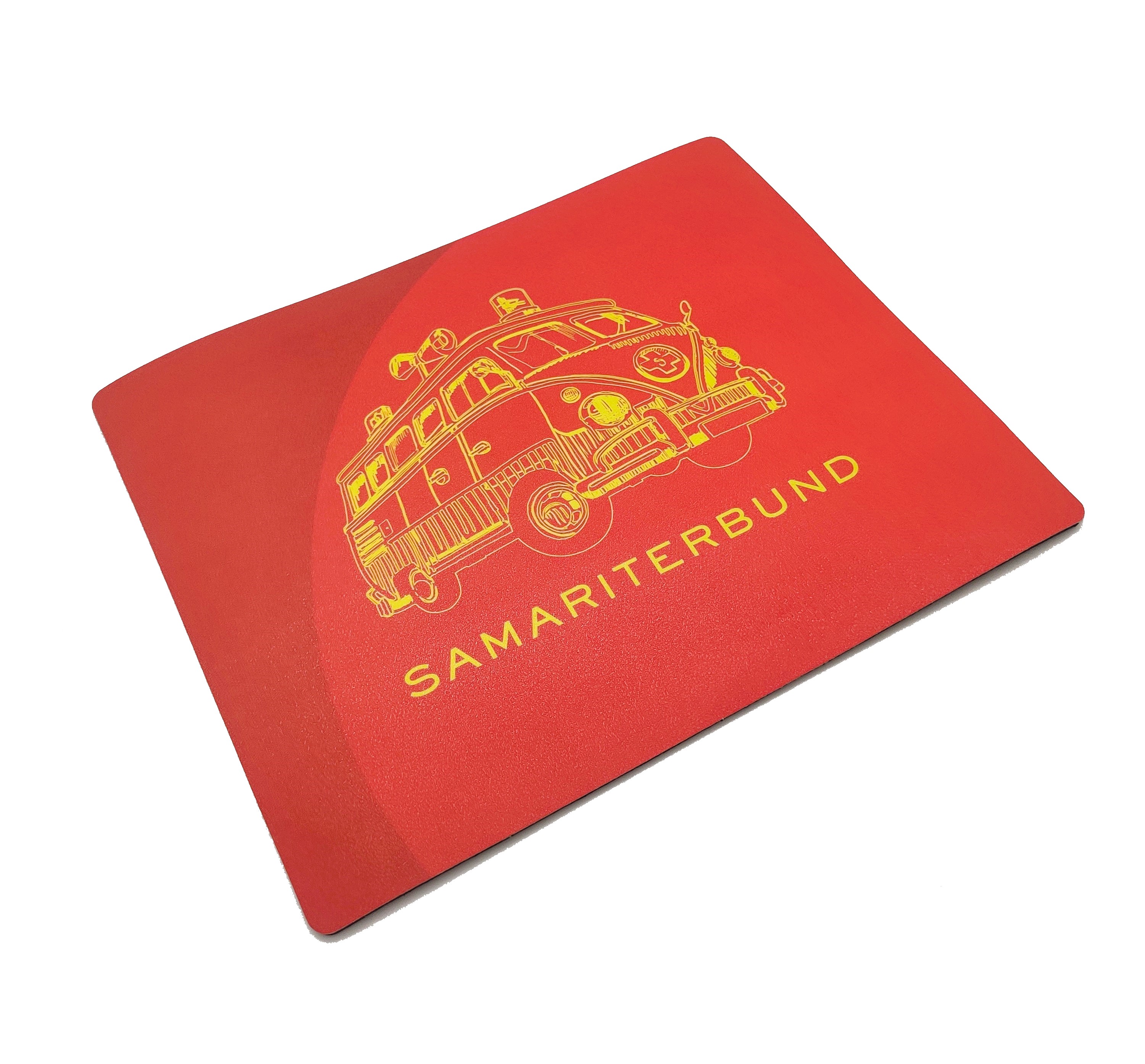 Mousepad in rot mit Samariterbund Schriftzug und Bulli in gelb